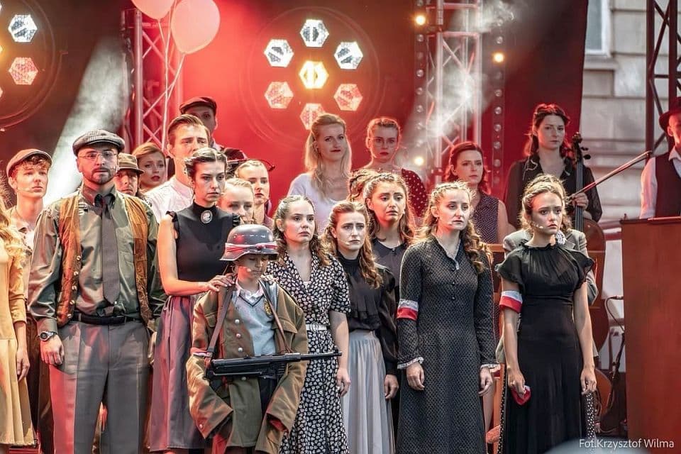 Wbe Widowisko Godzina W Obrazach 09