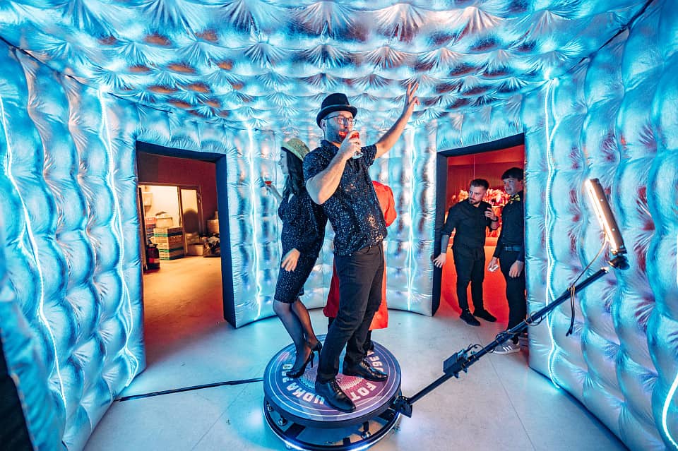 Wbe Christmas Party Blink Blink Merck 12